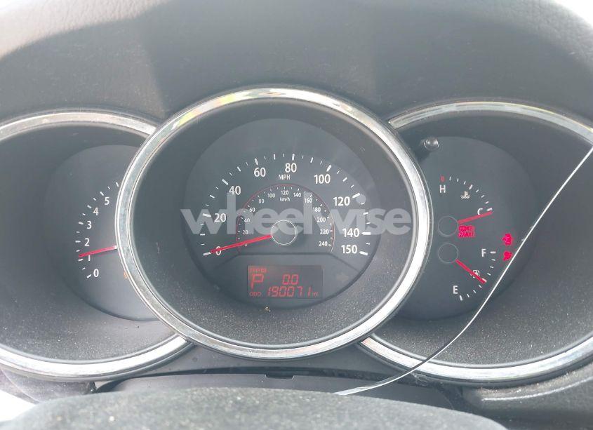 Photo 7 of 2011 Kia Sorento EX V6 (VIN 5XYKUDA20BG052875)