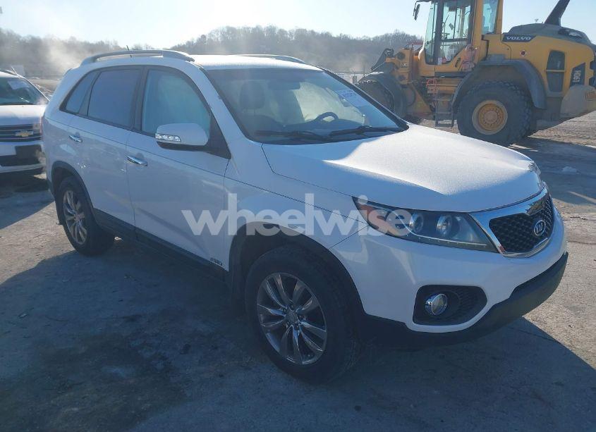 2011 Kia Sorento EX V6 (VIN 5XYKUDA20BG061544) main photo