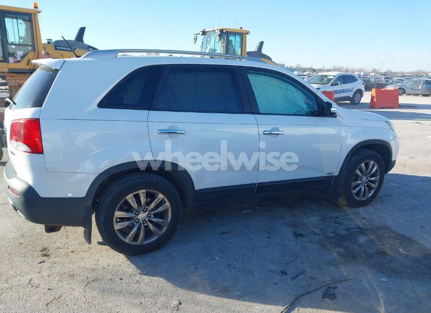 Photo 12 of 2011 Kia Sorento EX V6 (VIN 5XYKUDA20BG061544)
