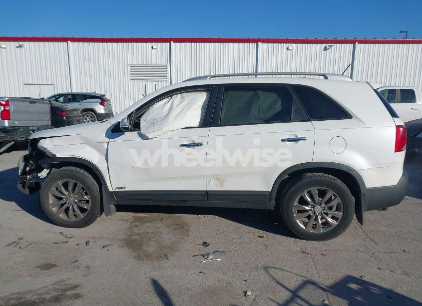 Photo 13 of 2011 Kia Sorento EX V6 (VIN 5XYKUDA20BG061544)