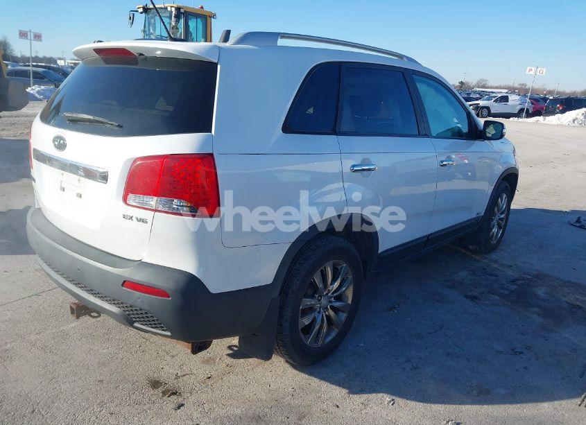 Photo 4 of 2011 Kia Sorento EX V6 (VIN 5XYKUDA20BG061544)