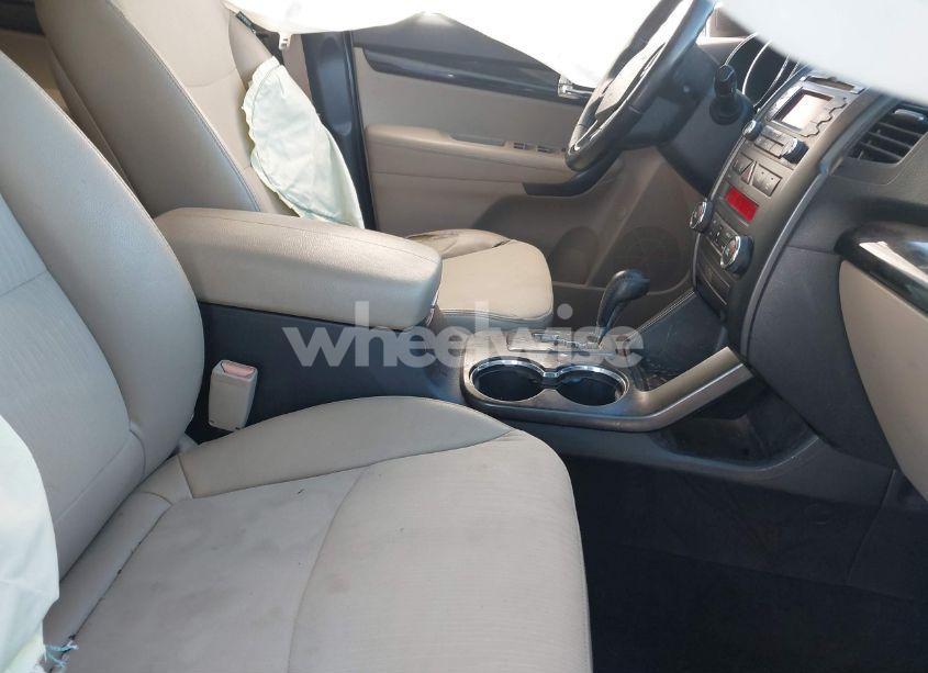 Photo 5 of 2011 Kia Sorento EX V6 (VIN 5XYKUDA20BG061544)