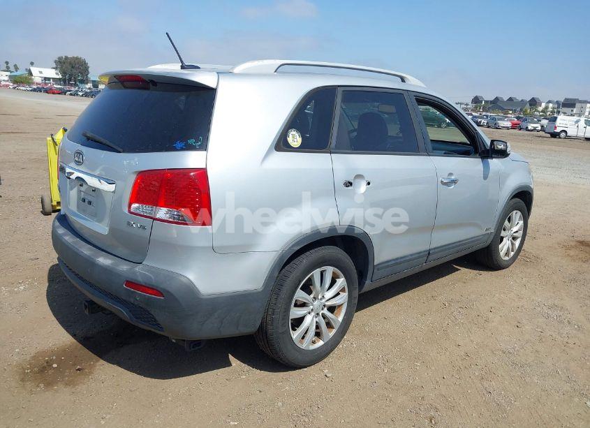 Photo 4 of 2011 Kia Sorento EX V6 (VIN 5XYKUDA20BG148067)