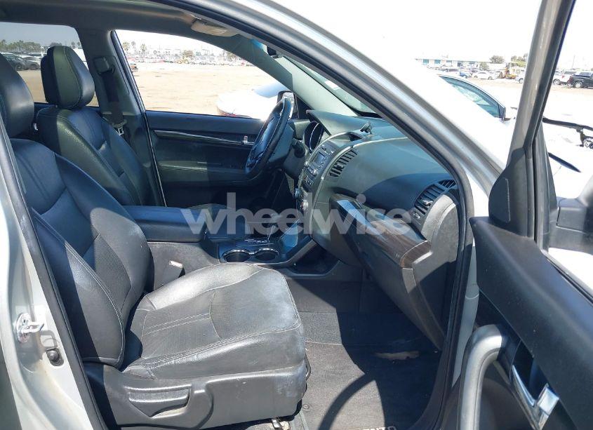 Photo 5 of 2011 Kia Sorento EX V6 (VIN 5XYKUDA20BG148067)