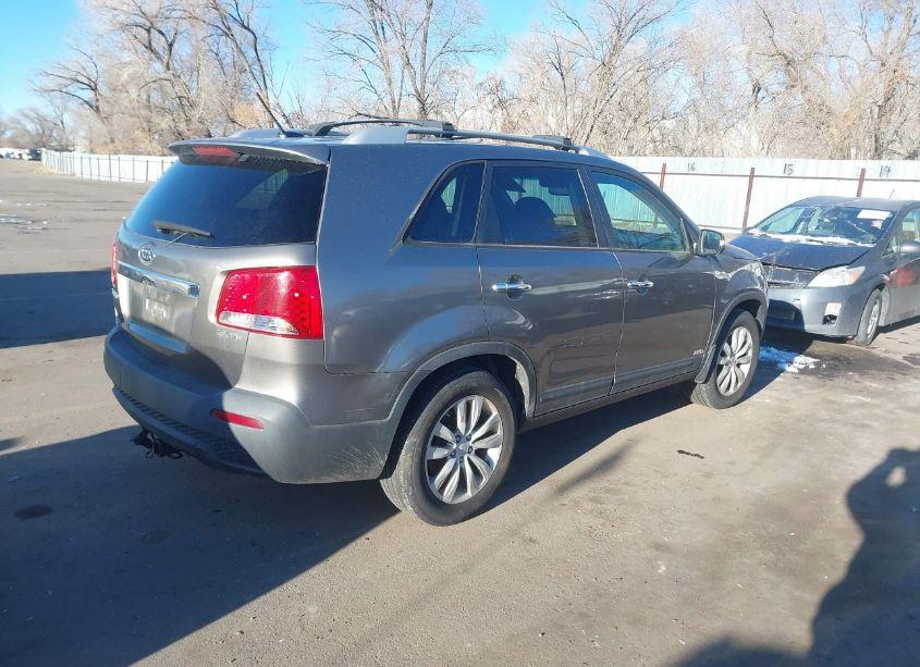 Photo 4 of 2011 Kia Sorento EX V6 (VIN 5XYKUDA20BG180646)