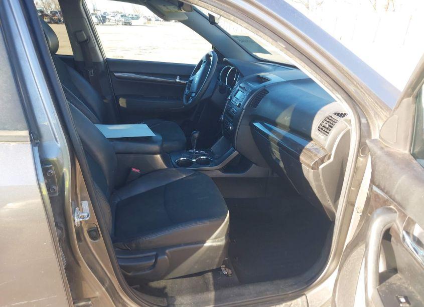 Photo 5 of 2011 Kia Sorento EX V6 (VIN 5XYKUDA20BG180646)