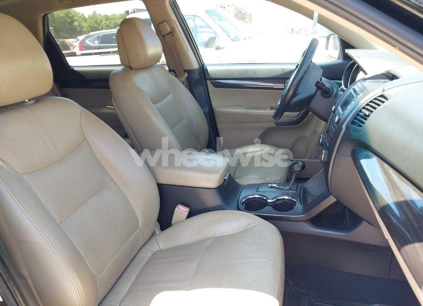 Photo 5 of 2012 Kia Sorento EX V6 (VIN 5XYKUDA20CG199800)