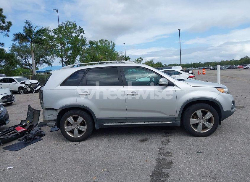 Photo 13 of 2012 Kia Sorento EX V6 (VIN 5XYKUDA20CG206132)