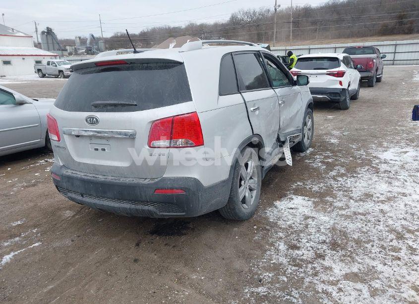 Photo 4 of 2012 Kia Sorento EX V6 (VIN 5XYKUDA20CG284796)