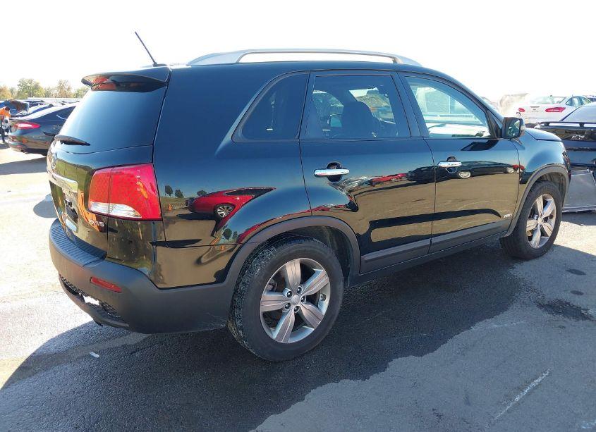 Photo 4 of 2013 Kia Sorento EX V6 (VIN 5XYKUDA20DG324151)