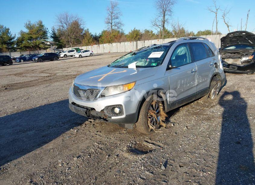 Photo 2 of 2011 Kia Sorento EX V6 (VIN 5XYKUDA21BG039164)
