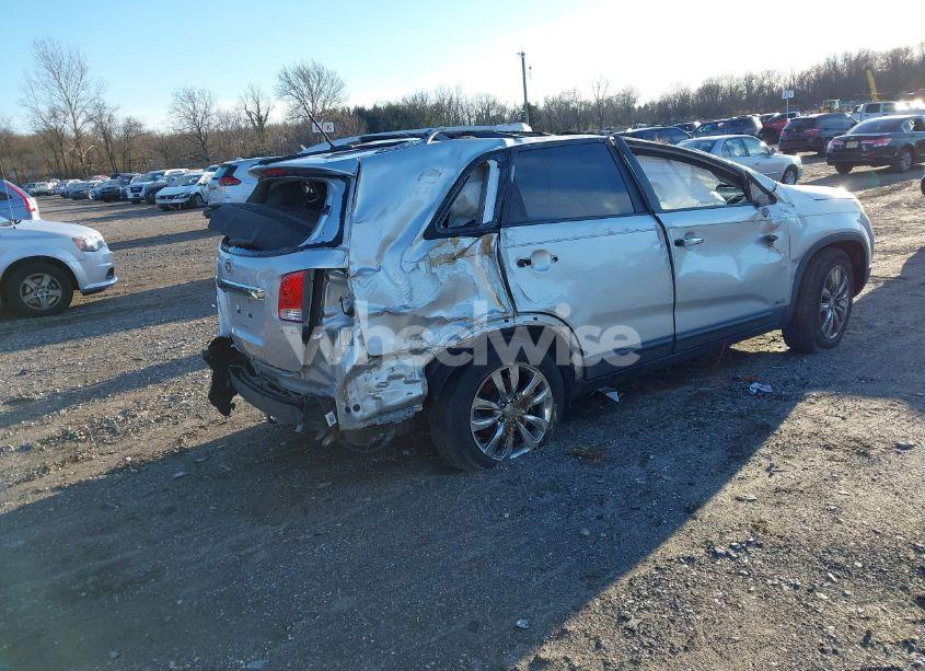 Photo 4 of 2011 Kia Sorento EX V6 (VIN 5XYKUDA21BG039164)