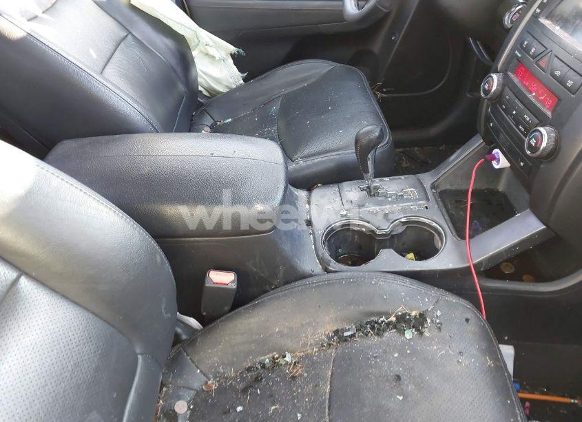 Photo 5 of 2011 Kia Sorento EX V6 (VIN 5XYKUDA21BG039164)