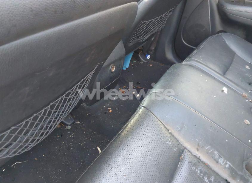 Photo 8 of 2011 Kia Sorento EX V6 (VIN 5XYKUDA21BG039164)