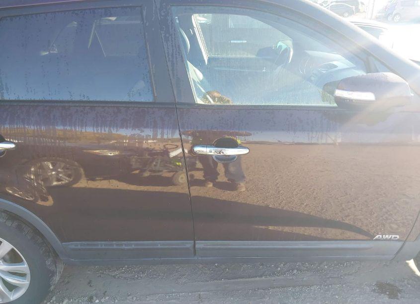 Photo 13 of 2011 Kia Sorento EX V6 (VIN 5XYKUDA21BG118673)
