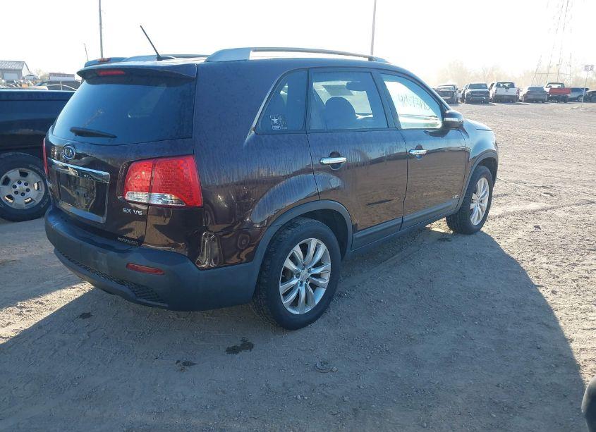 Photo 4 of 2011 Kia Sorento EX V6 (VIN 5XYKUDA21BG118673)