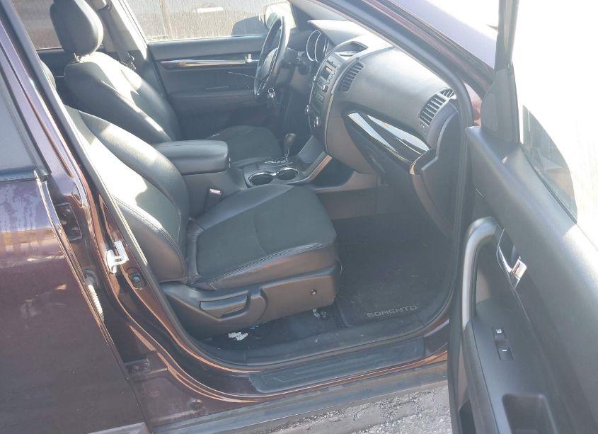 Photo 5 of 2011 Kia Sorento EX V6 (VIN 5XYKUDA21BG118673)
