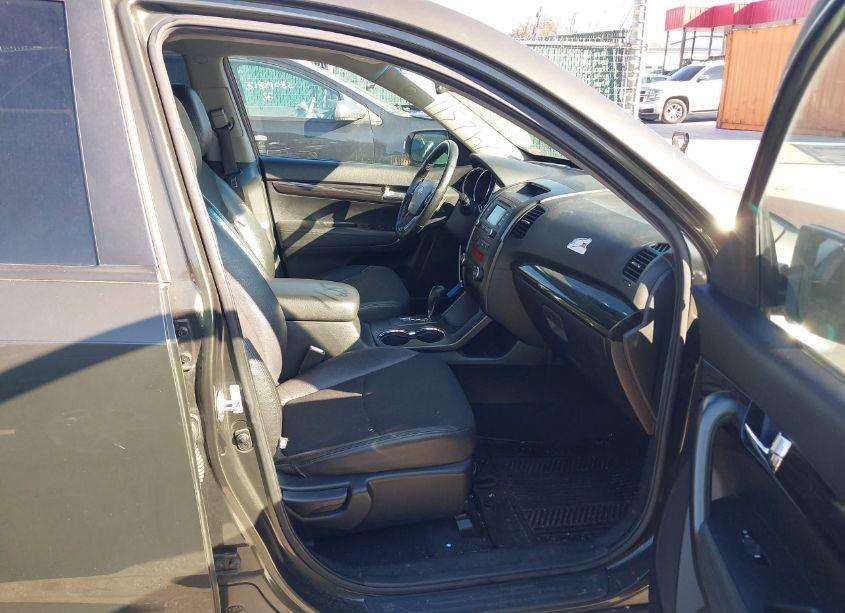 Photo 5 of 2012 Kia Sorento EX V6 (VIN 5XYKUDA21CG292311)