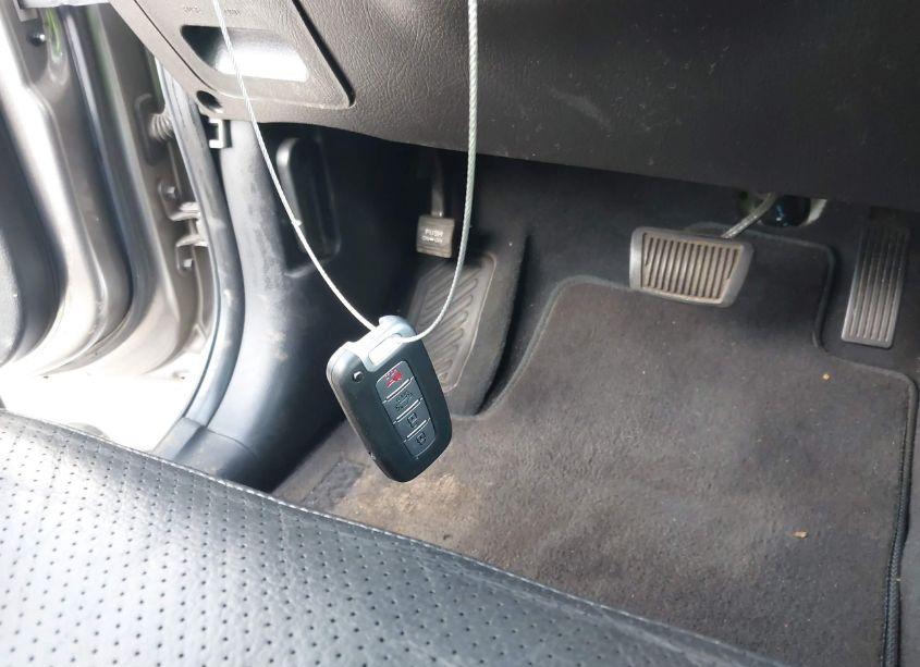 Photo 11 of 2011 Kia Sorento EX V6 (VIN 5XYKUDA22BG022227)