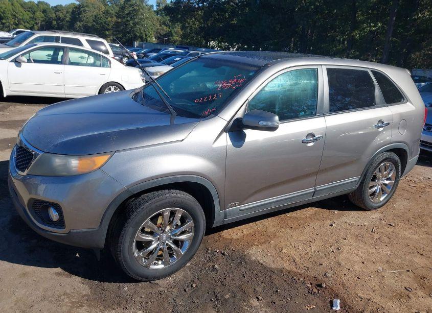 Photo 2 of 2011 Kia Sorento EX V6 (VIN 5XYKUDA22BG022227)