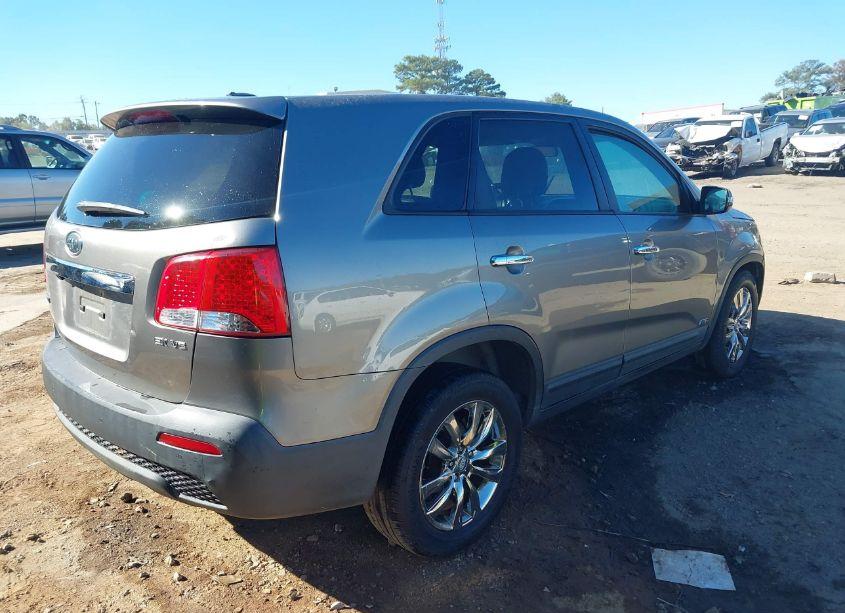 Photo 4 of 2011 Kia Sorento EX V6 (VIN 5XYKUDA22BG022227)