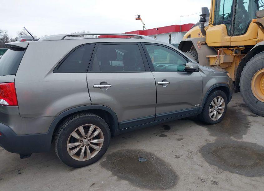 Photo 13 of 2011 Kia Sorento EX V6 (VIN 5XYKUDA22BG057835)