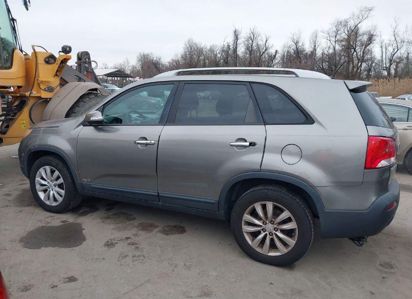 Photo 14 of 2011 Kia Sorento EX V6 (VIN 5XYKUDA22BG057835)