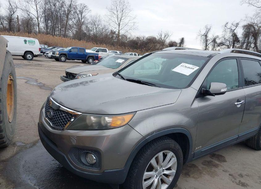 Photo 16 of 2011 Kia Sorento EX V6 (VIN 5XYKUDA22BG057835)