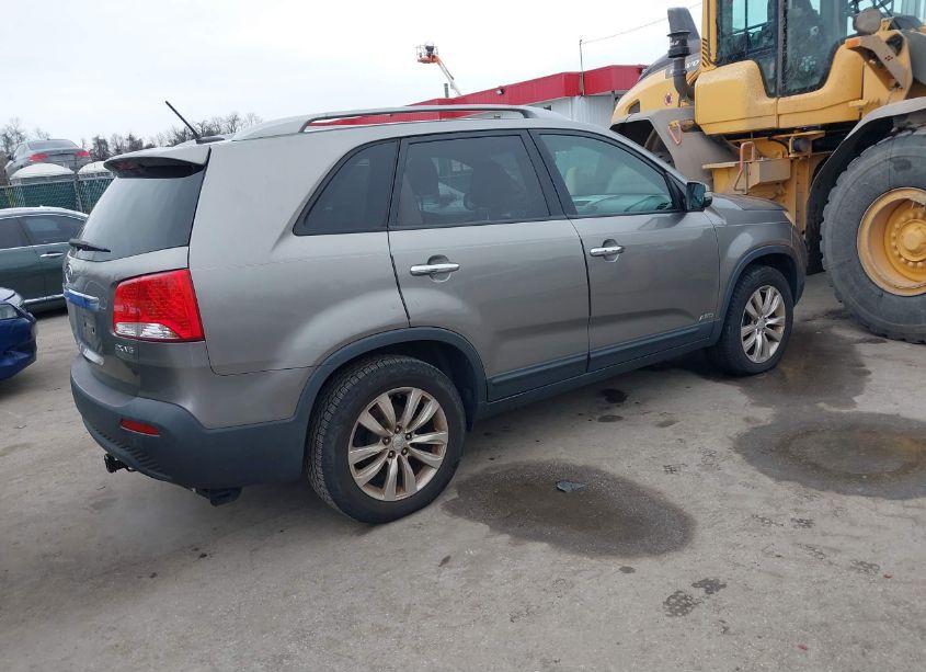 Photo 4 of 2011 Kia Sorento EX V6 (VIN 5XYKUDA22BG057835)