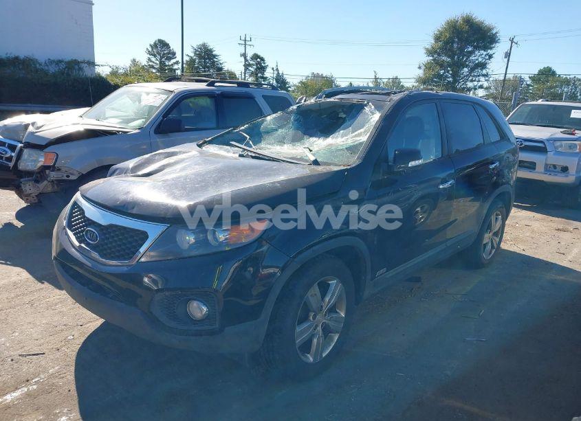 Photo 2 of 2013 Kia Sorento EX V6 (VIN 5XYKUDA22DG412022)