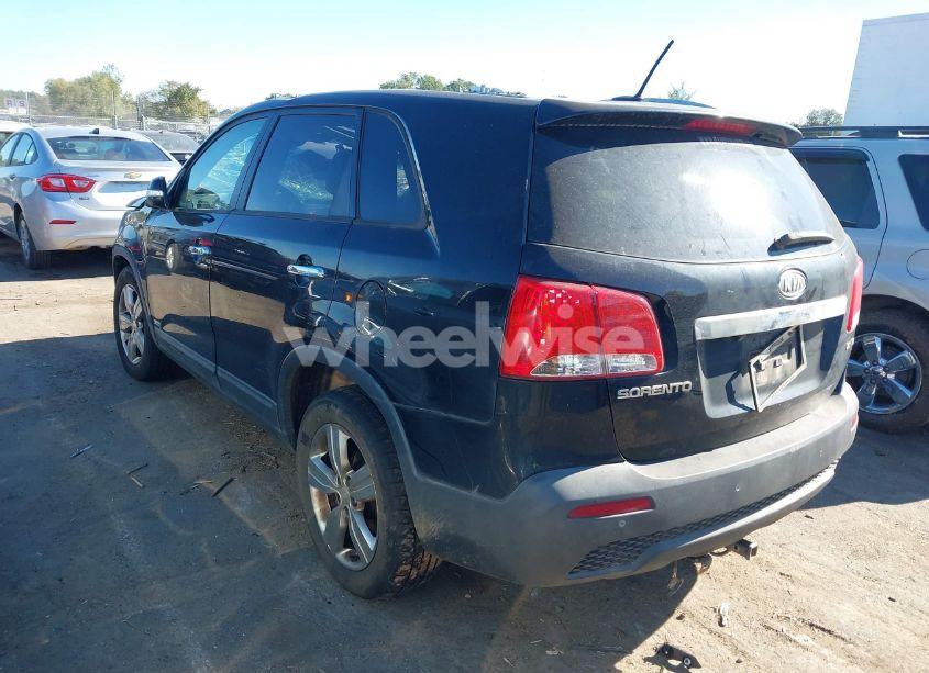 Photo 3 of 2013 Kia Sorento EX V6 (VIN 5XYKUDA22DG412022)