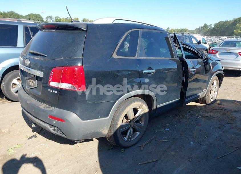 Photo 4 of 2013 Kia Sorento EX V6 (VIN 5XYKUDA22DG412022)