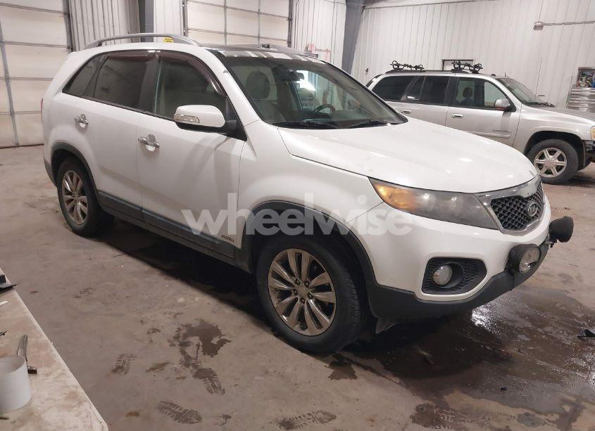 2011 Kia Sorento EX V6 (VIN 5XYKUDA23BG053972) main photo
