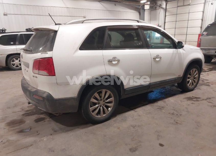 Photo 4 of 2011 Kia Sorento EX V6 (VIN 5XYKUDA23BG053972)
