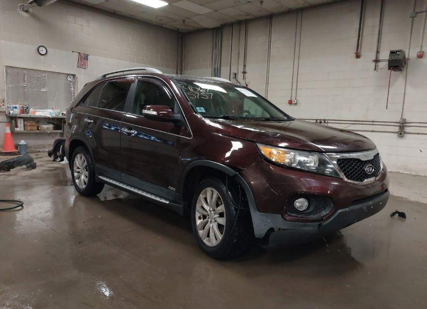 2011 Kia Sorento EX V6 (VIN 5XYKUDA23BG090584) main photo