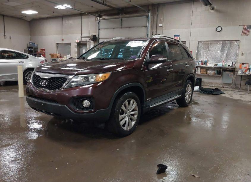 Photo 2 of 2011 Kia Sorento EX V6 (VIN 5XYKUDA23BG090584)