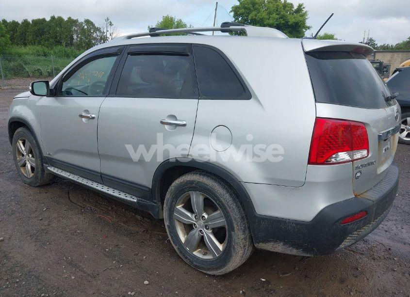 Photo 3 of 2013 Kia Sorento EX V6 (VIN 5XYKUDA23DG325732)