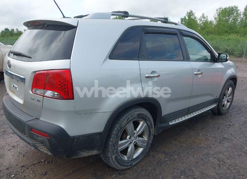 Photo 4 of 2013 Kia Sorento EX V6 (VIN 5XYKUDA23DG325732)