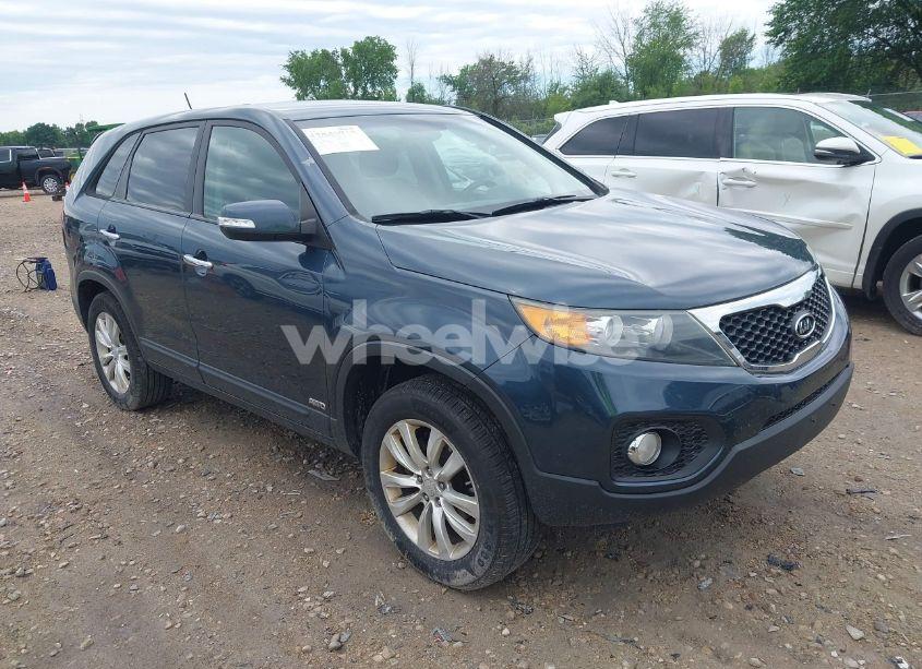 2011 Kia Sorento EX V6 (VIN 5XYKUDA24BG006904) main photo