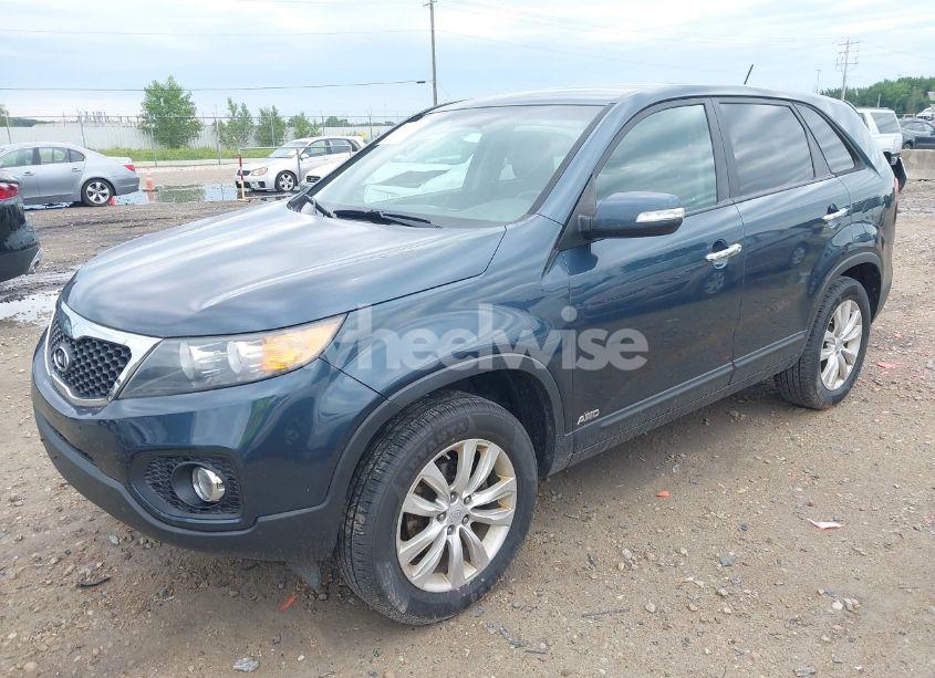 Photo 2 of 2011 Kia Sorento EX V6 (VIN 5XYKUDA24BG006904)