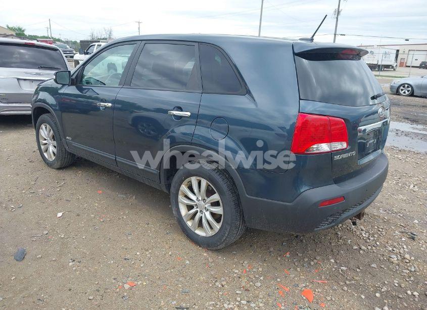 Photo 3 of 2011 Kia Sorento EX V6 (VIN 5XYKUDA24BG006904)