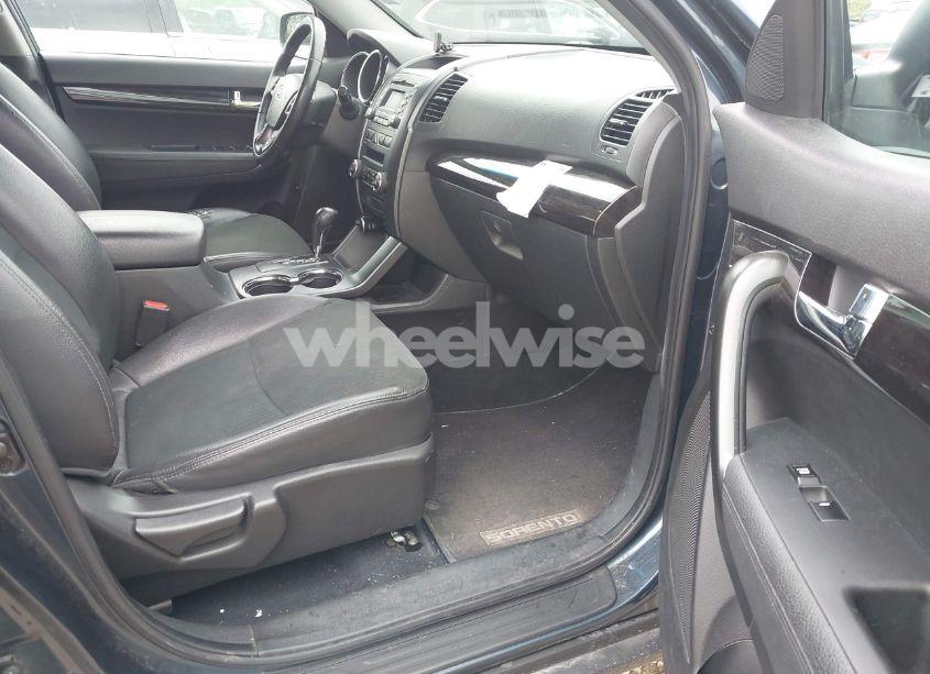 Photo 5 of 2011 Kia Sorento EX V6 (VIN 5XYKUDA24BG006904)