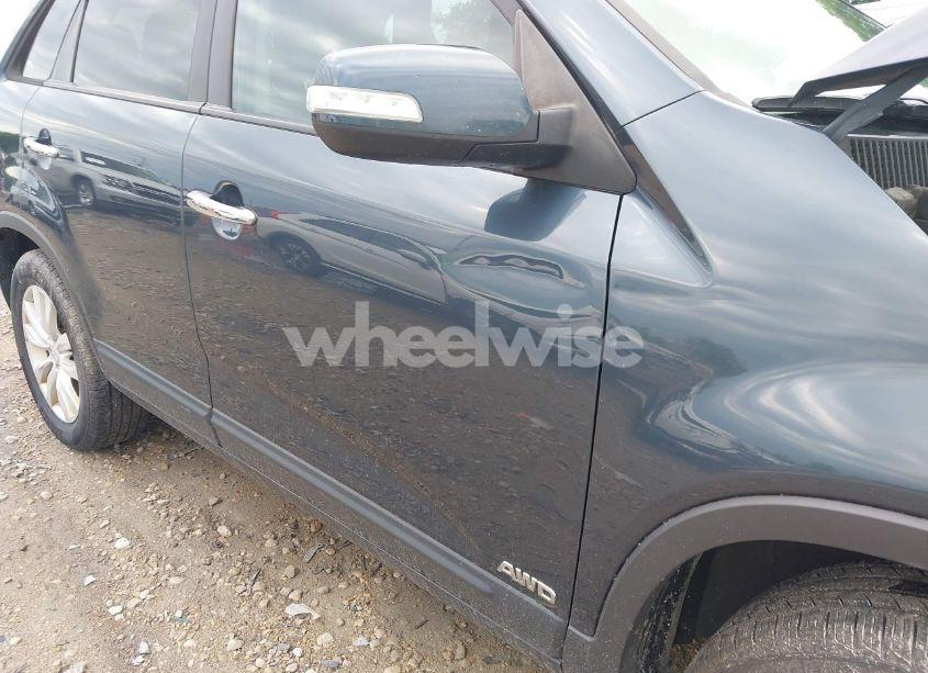 Photo 6 of 2011 Kia Sorento EX V6 (VIN 5XYKUDA24BG006904)