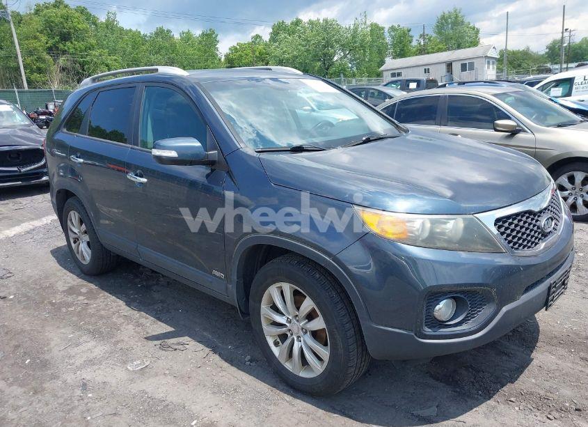 2011 Kia Sorento EX V6 (VIN 5XYKUDA24BG080632) main photo