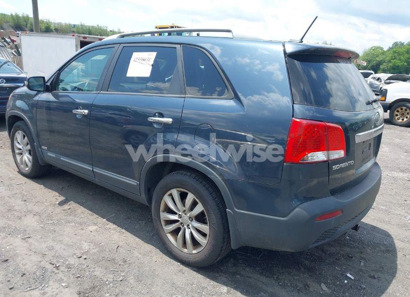 Photo 3 of 2011 Kia Sorento EX V6 (VIN 5XYKUDA24BG080632)