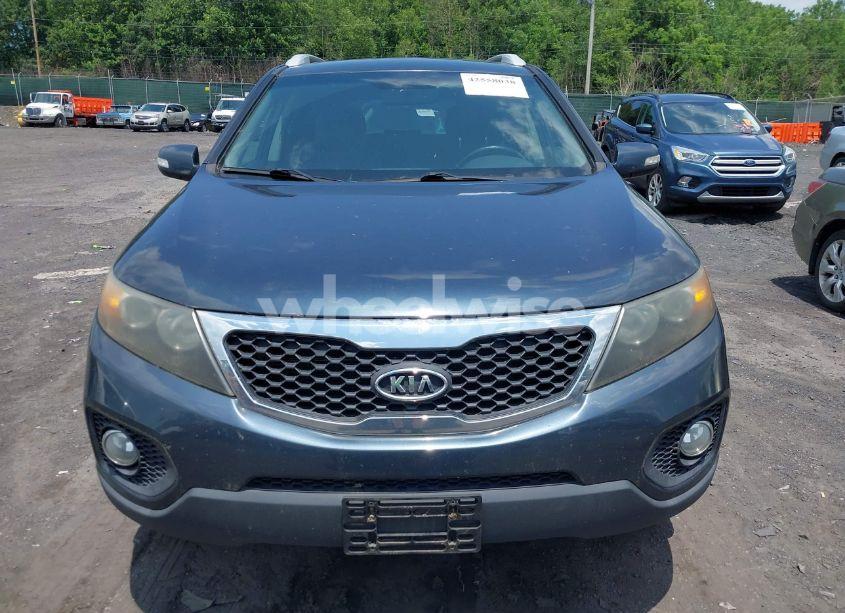 Photo 6 of 2011 Kia Sorento EX V6 (VIN 5XYKUDA24BG080632)