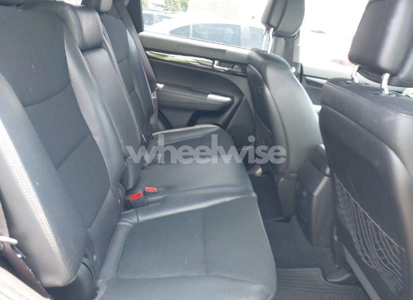 Photo 8 of 2011 Kia Sorento EX V6 (VIN 5XYKUDA24BG080632)