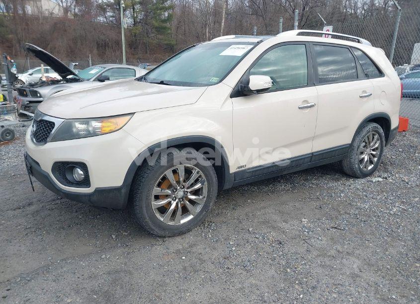 Photo 2 of 2011 Kia Sorento EX V6 (VIN 5XYKUDA24BG155586)