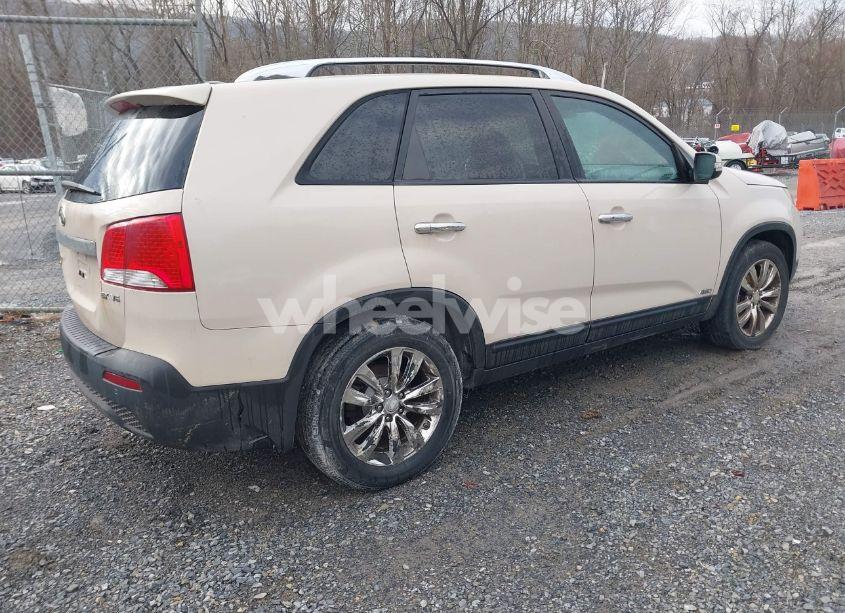 Photo 4 of 2011 Kia Sorento EX V6 (VIN 5XYKUDA24BG155586)