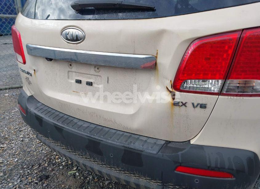Photo 6 of 2011 Kia Sorento EX V6 (VIN 5XYKUDA24BG155586)